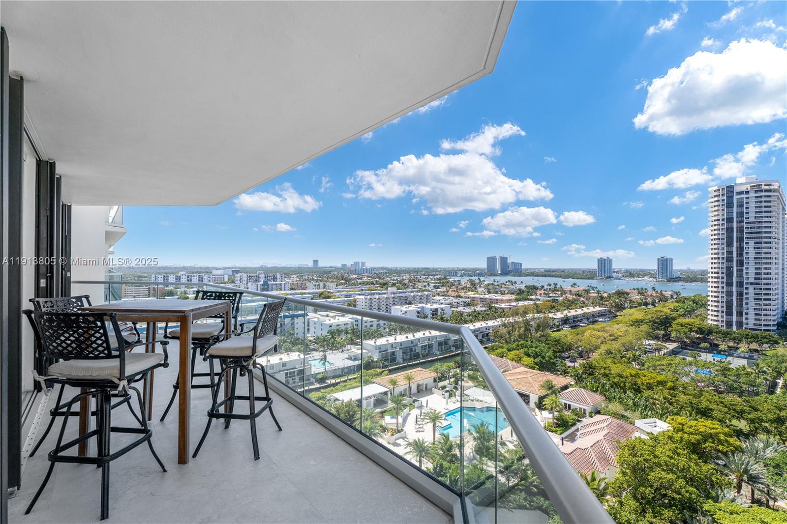 Ver detalles 1605 4 / 5 3340 sq. ft. $ 2025-11-13 0 foto