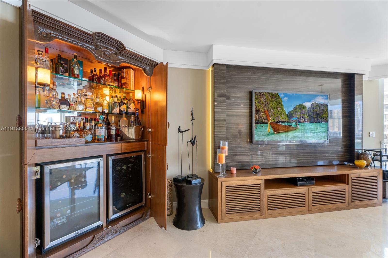 Ver detalles 1605 4 / 5 3340 sq. ft. $ 2025-11-13 0 foto