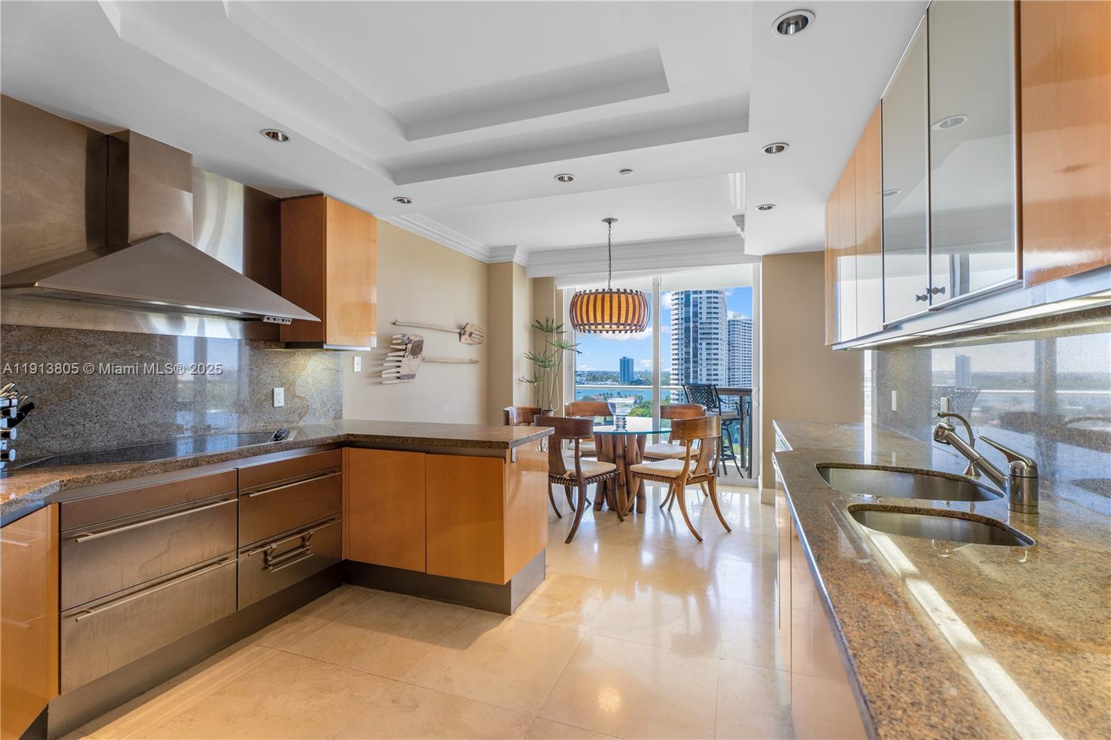 Ver detalles 1605 4 / 5 3340 sq. ft. $ 2025-11-13 0 foto