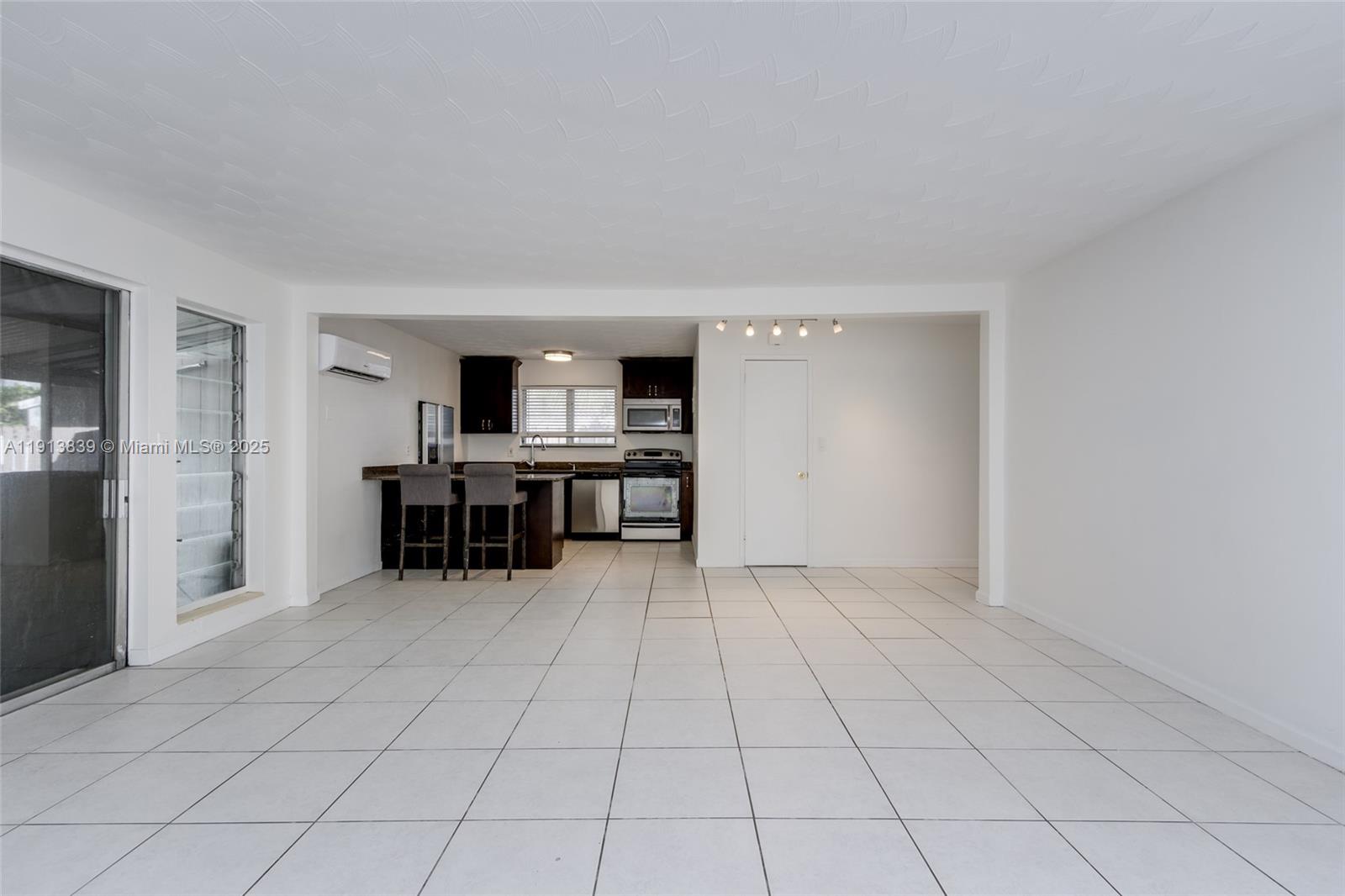 See details / 2275 sq. ft. $ 2025-11-13 0 Photo