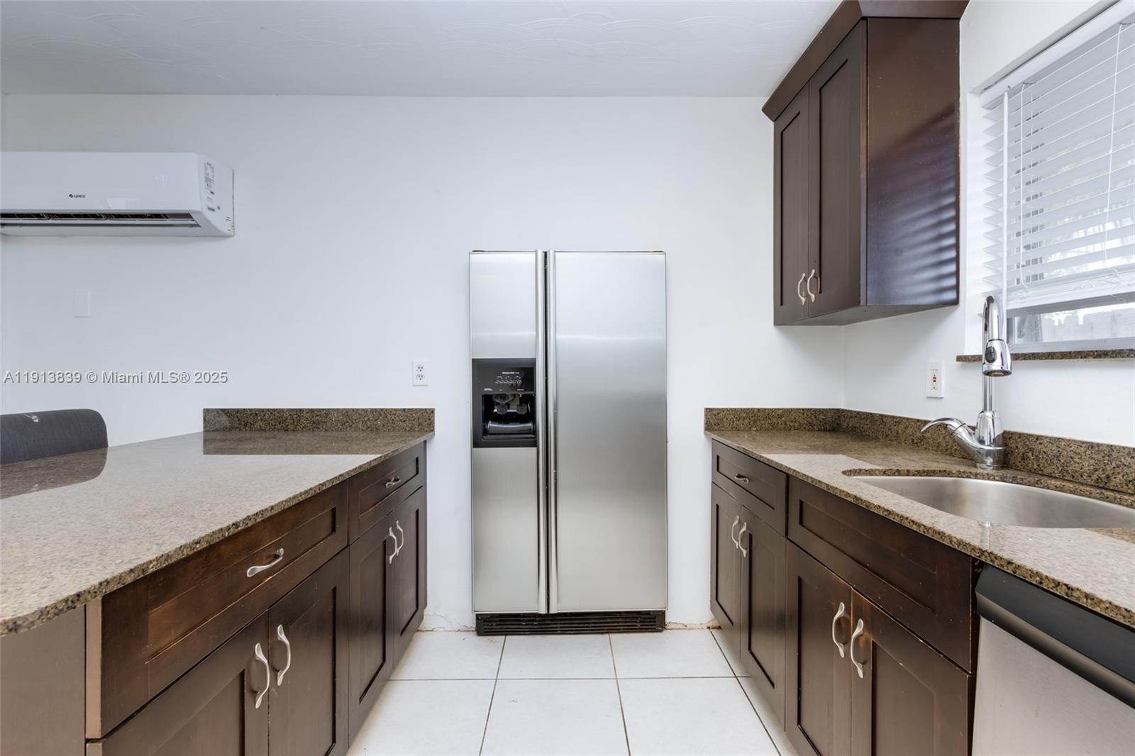 See details / 2275 sq. ft. $ 2025-11-13 0 Photo