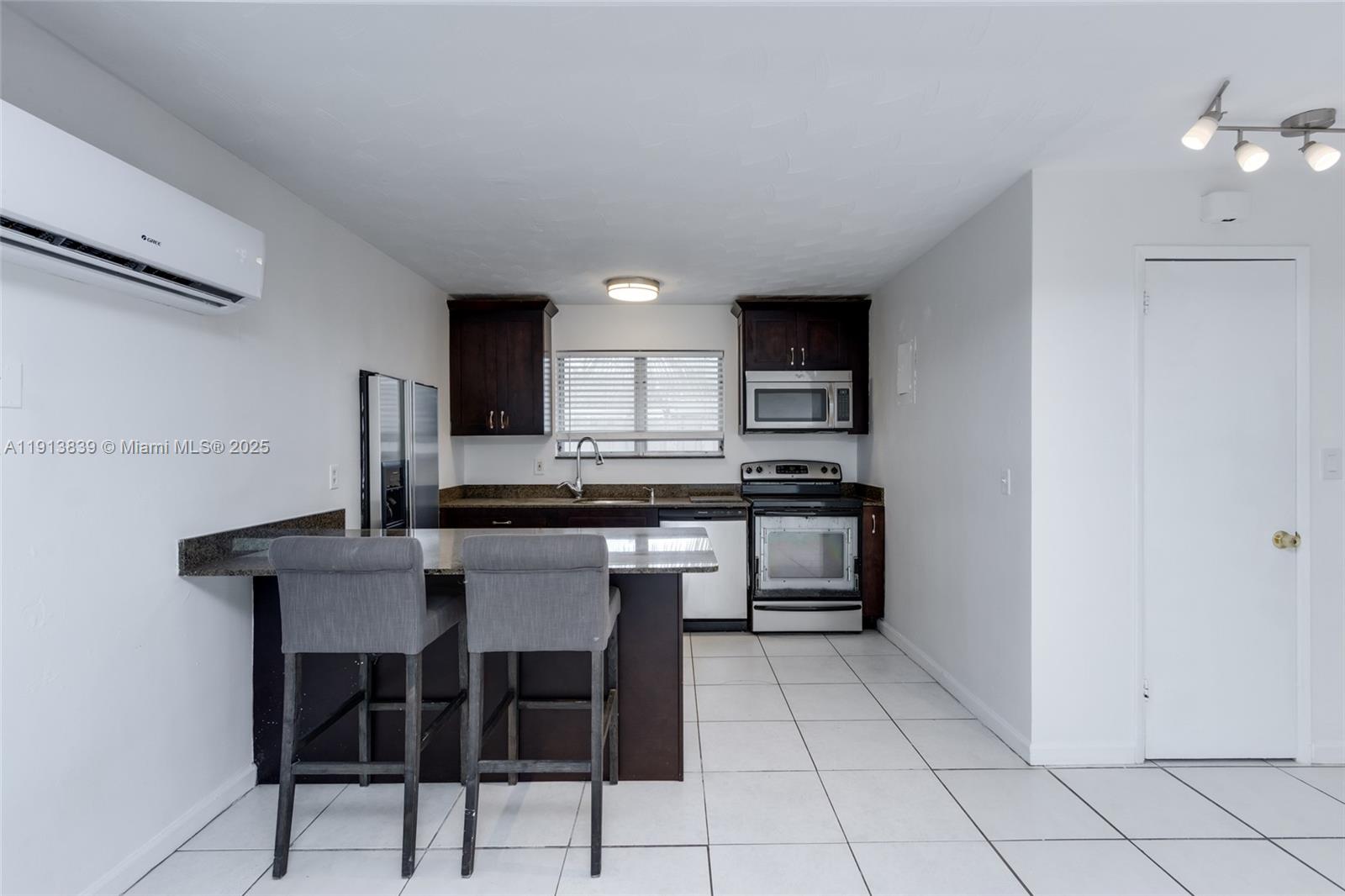 See details / 2275 sq. ft. $ 2025-11-13 0 Photo