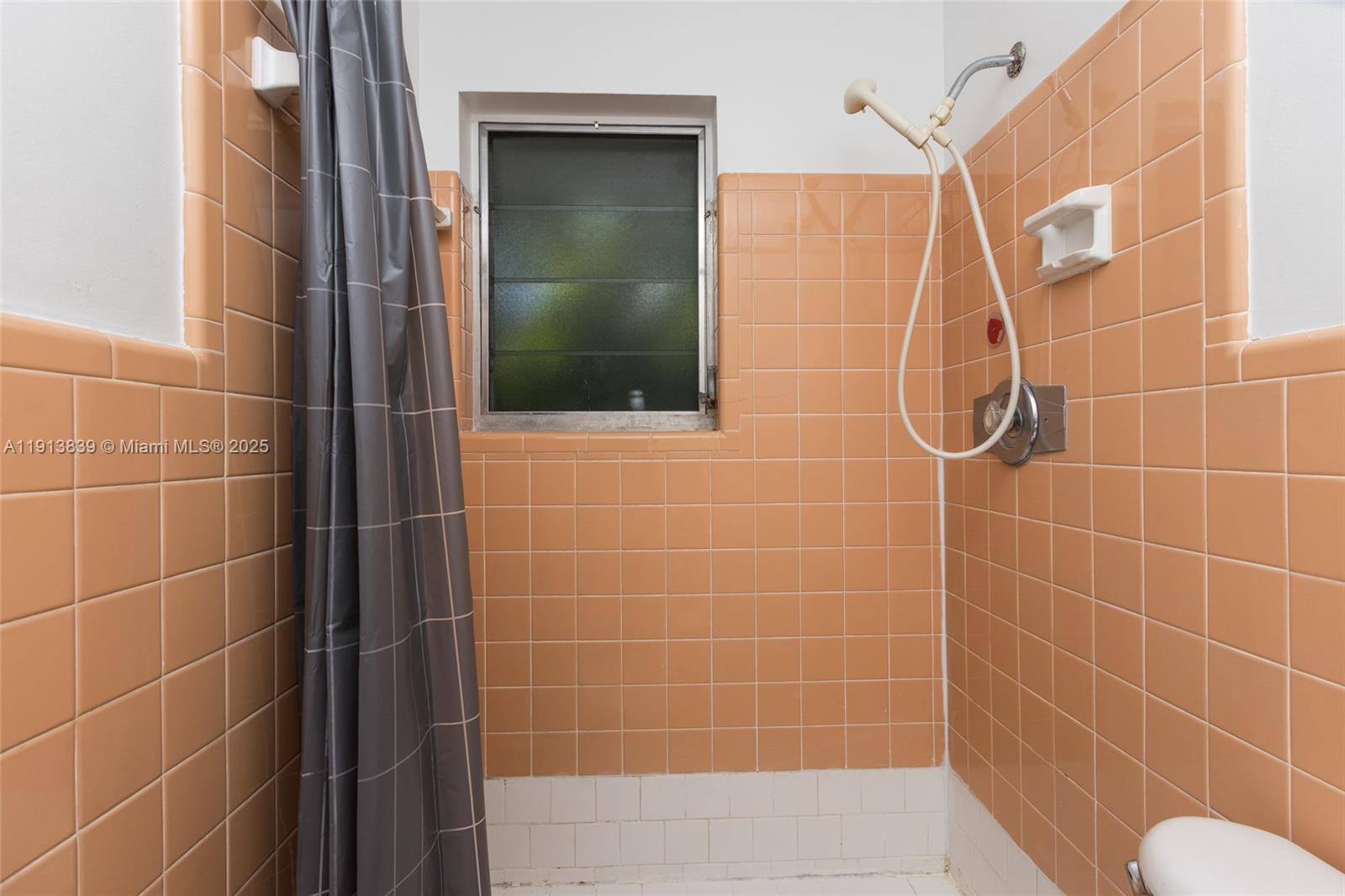 See details / 2275 sq. ft. $ 2025-11-13 0 Photo