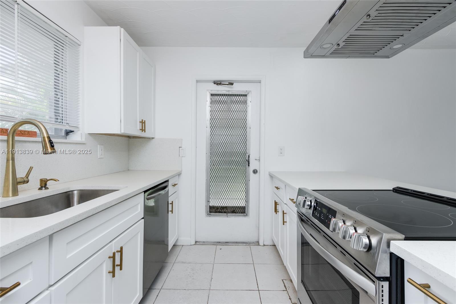 See details / 2275 sq. ft. $ 2025-11-13 0 Photo