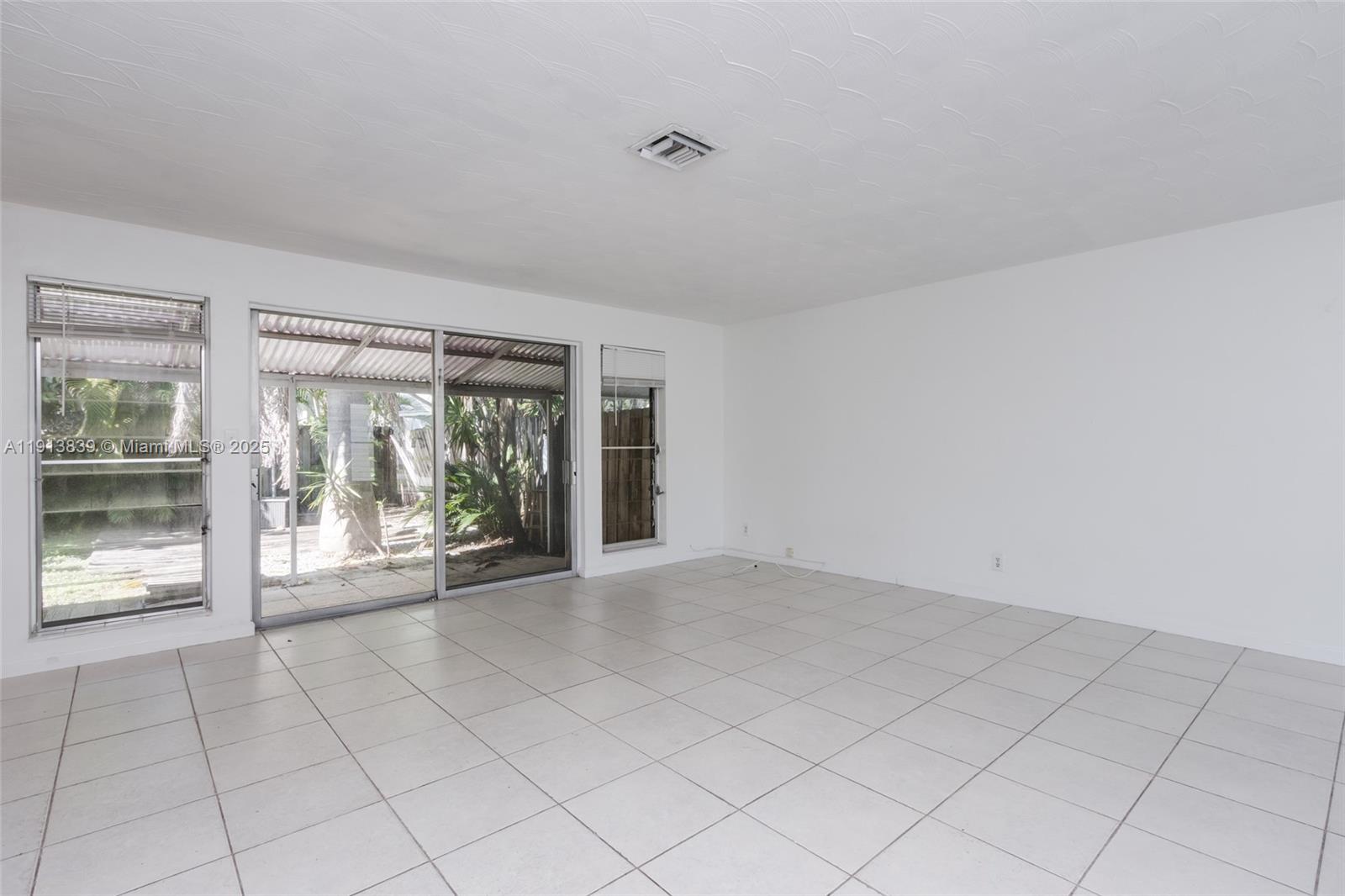 See details / 2275 sq. ft. $ 2025-11-13 0 Photo