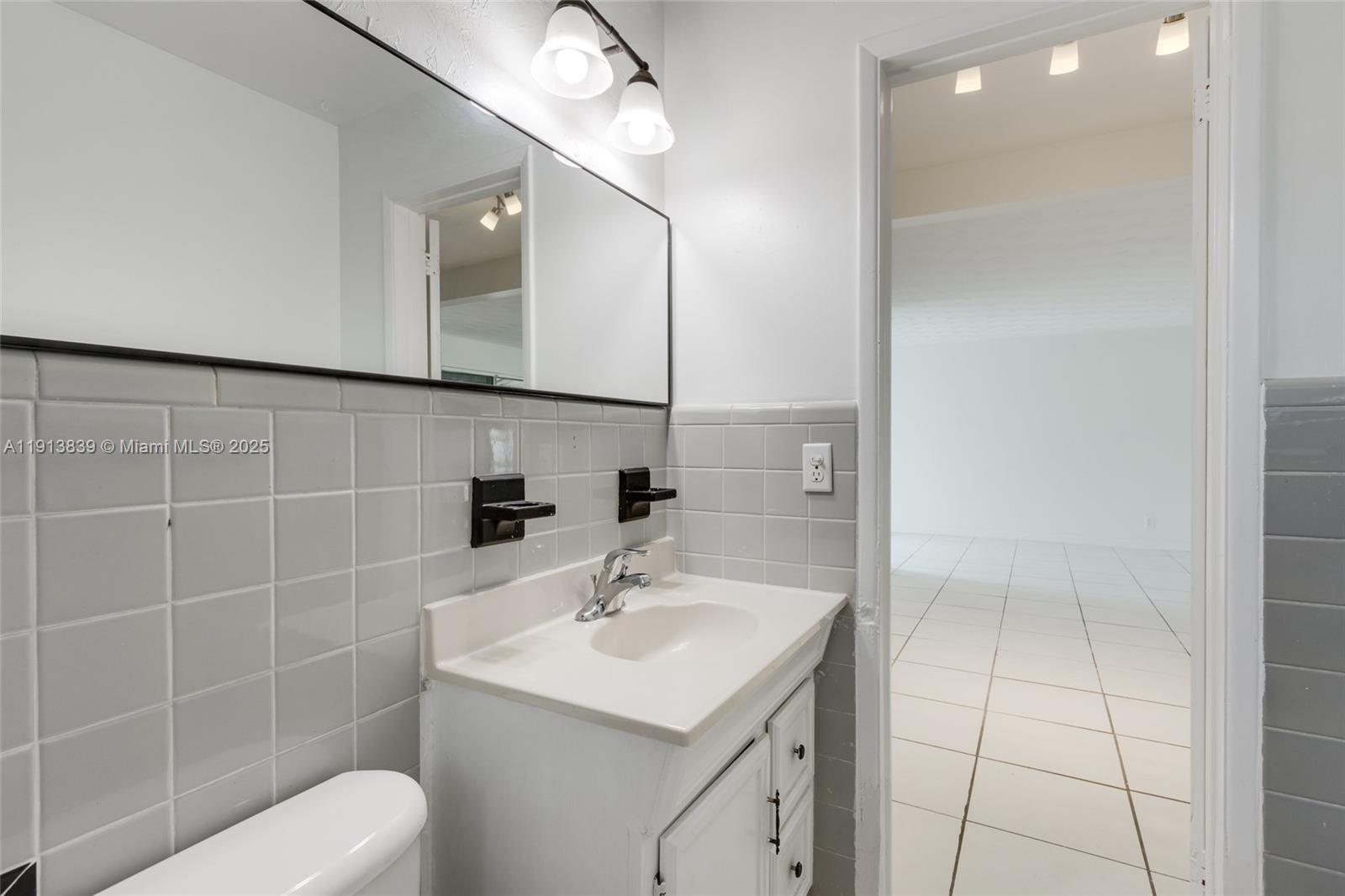 See details / 2275 sq. ft. $ 2025-11-13 0 Photo