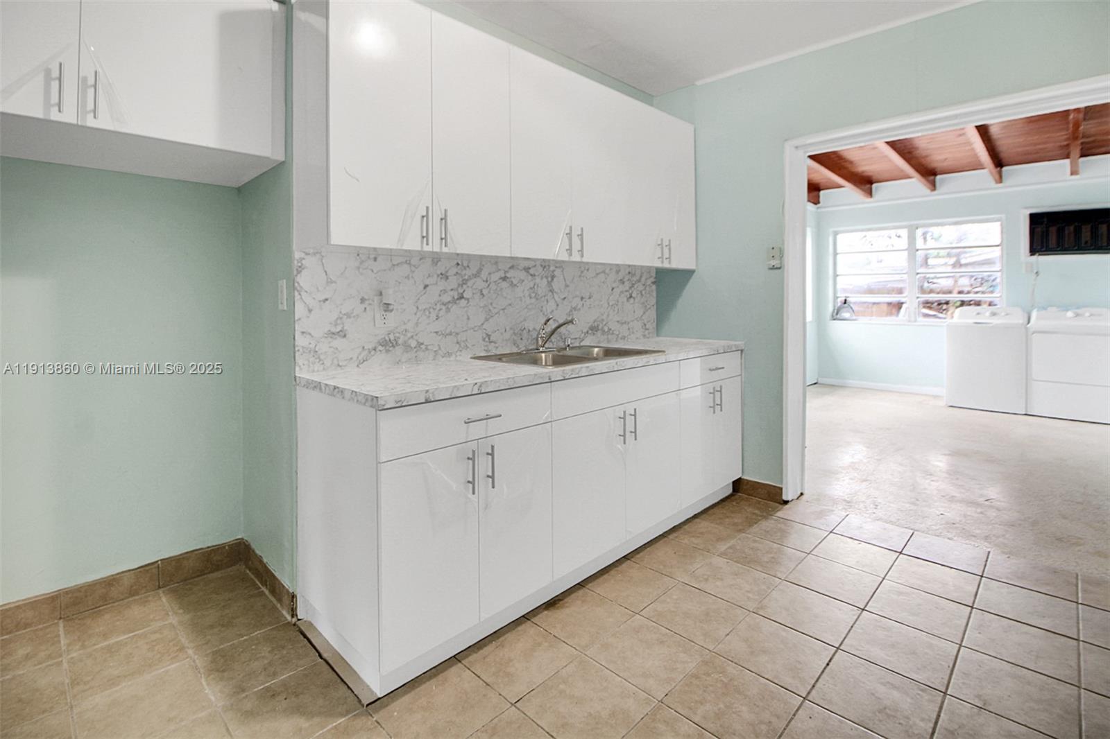 See details / 1716 sq. ft. $ 2025-11-13 0 Photo