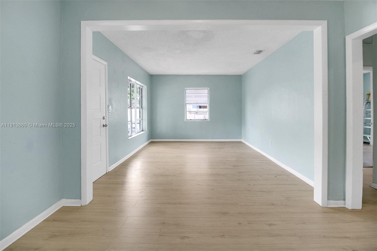 See details / 1716 sq. ft. $ 2025-11-13 0 Photo