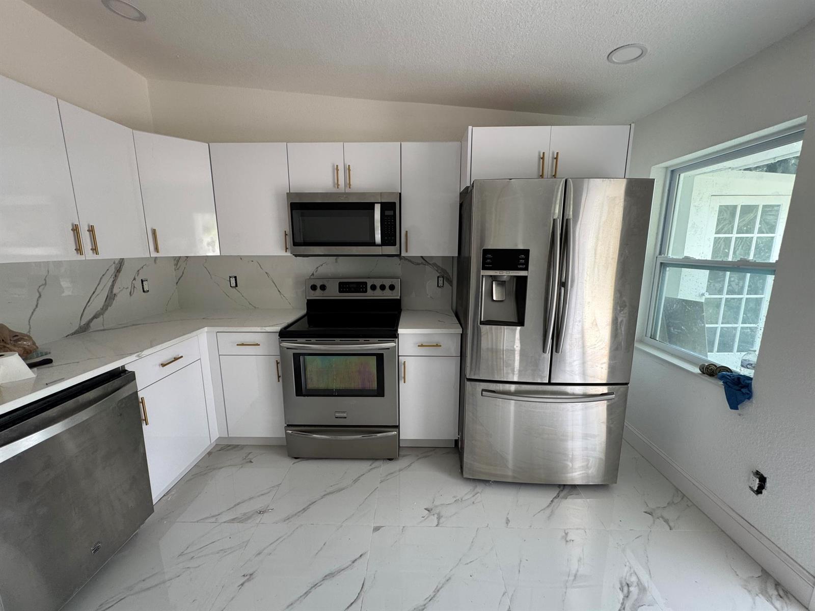 A  / 4 3384 sq. ft. $ 2026-06-21 0 foto