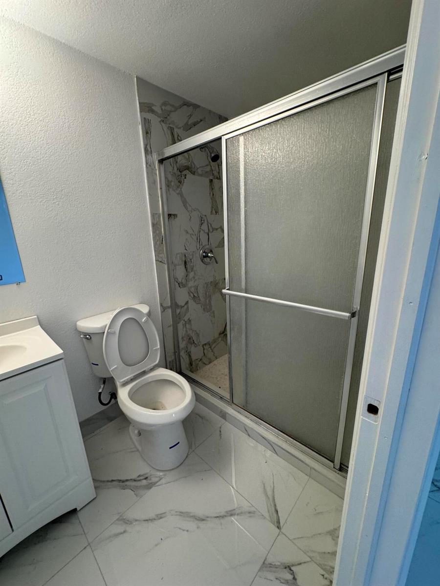 A  / 4 3384 sq. ft. $ 2026-06-21 0 foto
