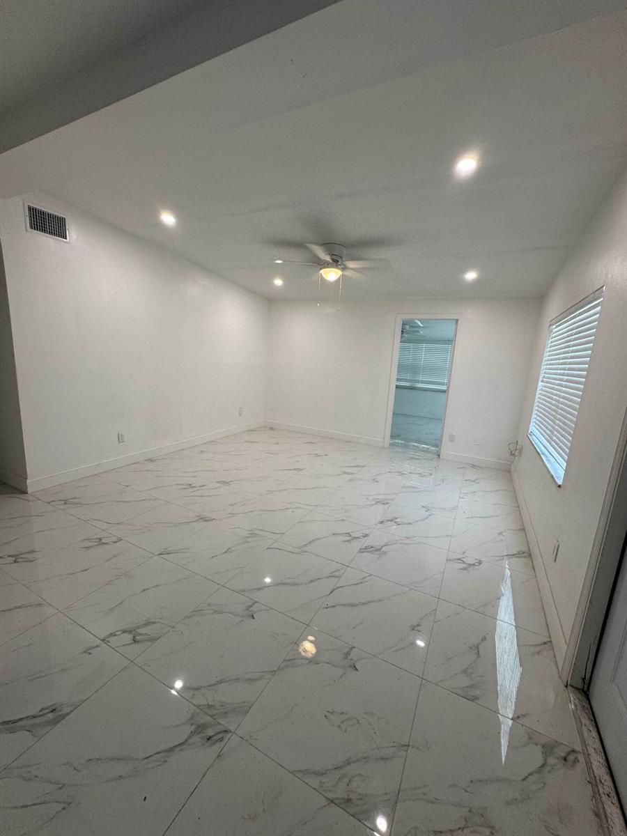 A  / 4 3384 sq. ft. $ 2026-06-21 0 foto