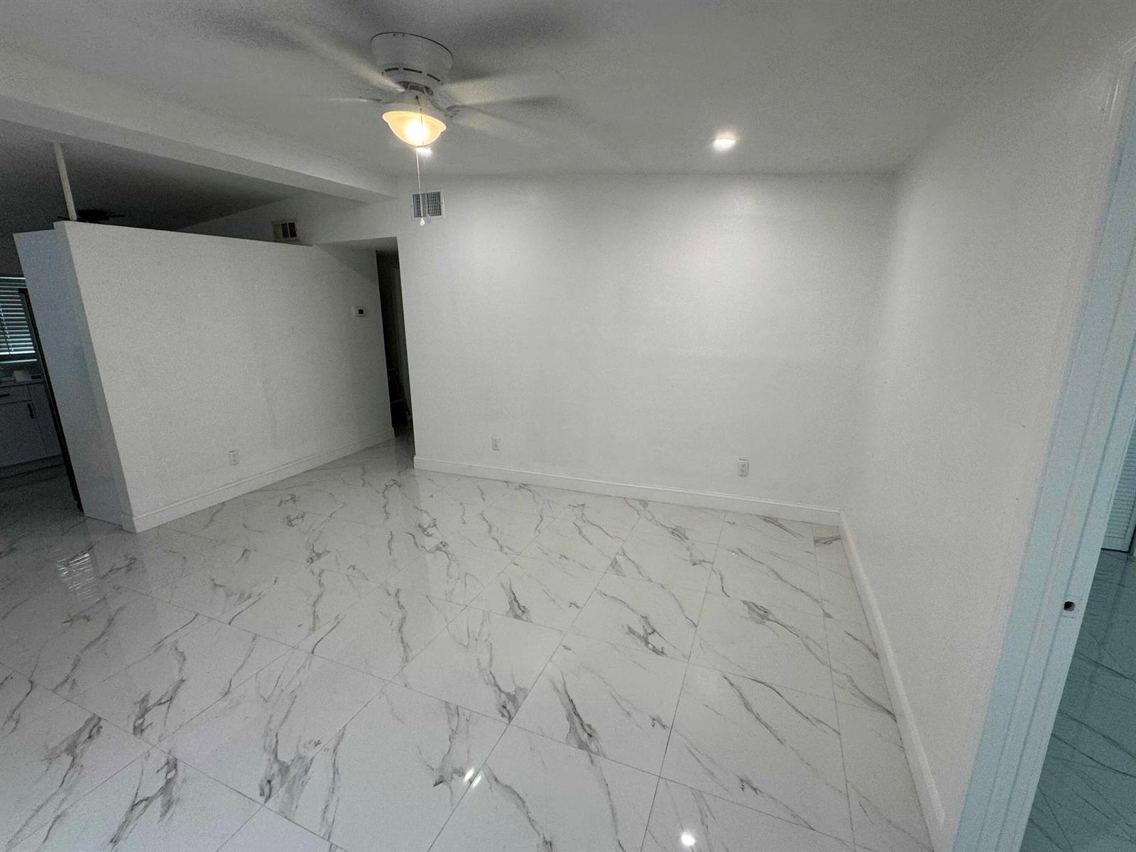 A  / 4 3384 sq. ft. $ 2026-06-21 0 foto