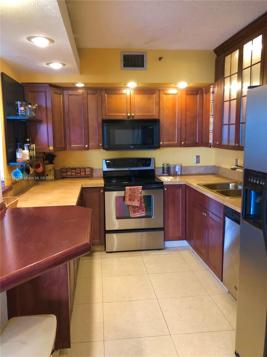 704 3 / 2 1100 sq. ft. $ 2025-11-13 0 Photo