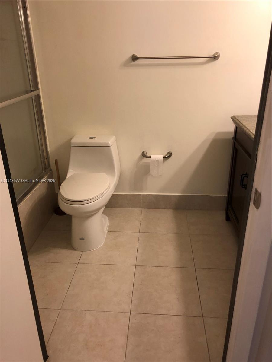 704 3 / 2 1100 sq. ft. $ 2025-11-13 0 Photo