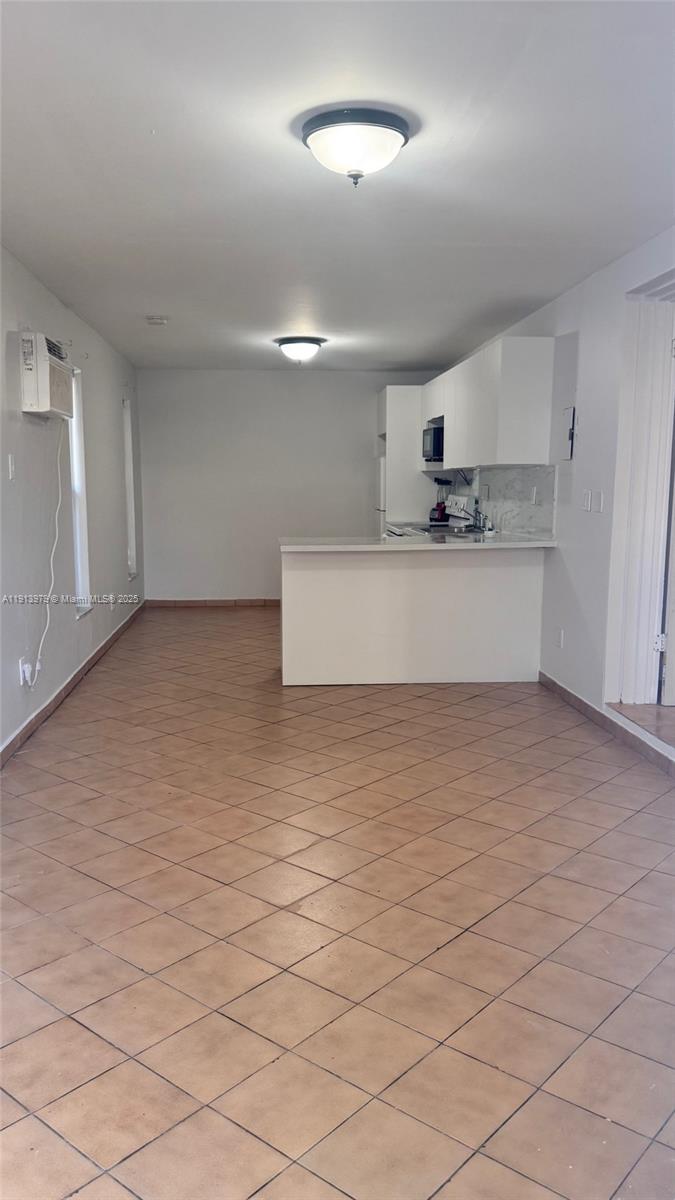 Ver detalles 11570 3 / 2 1401 sq. ft. $ 2025-11-13 0 foto