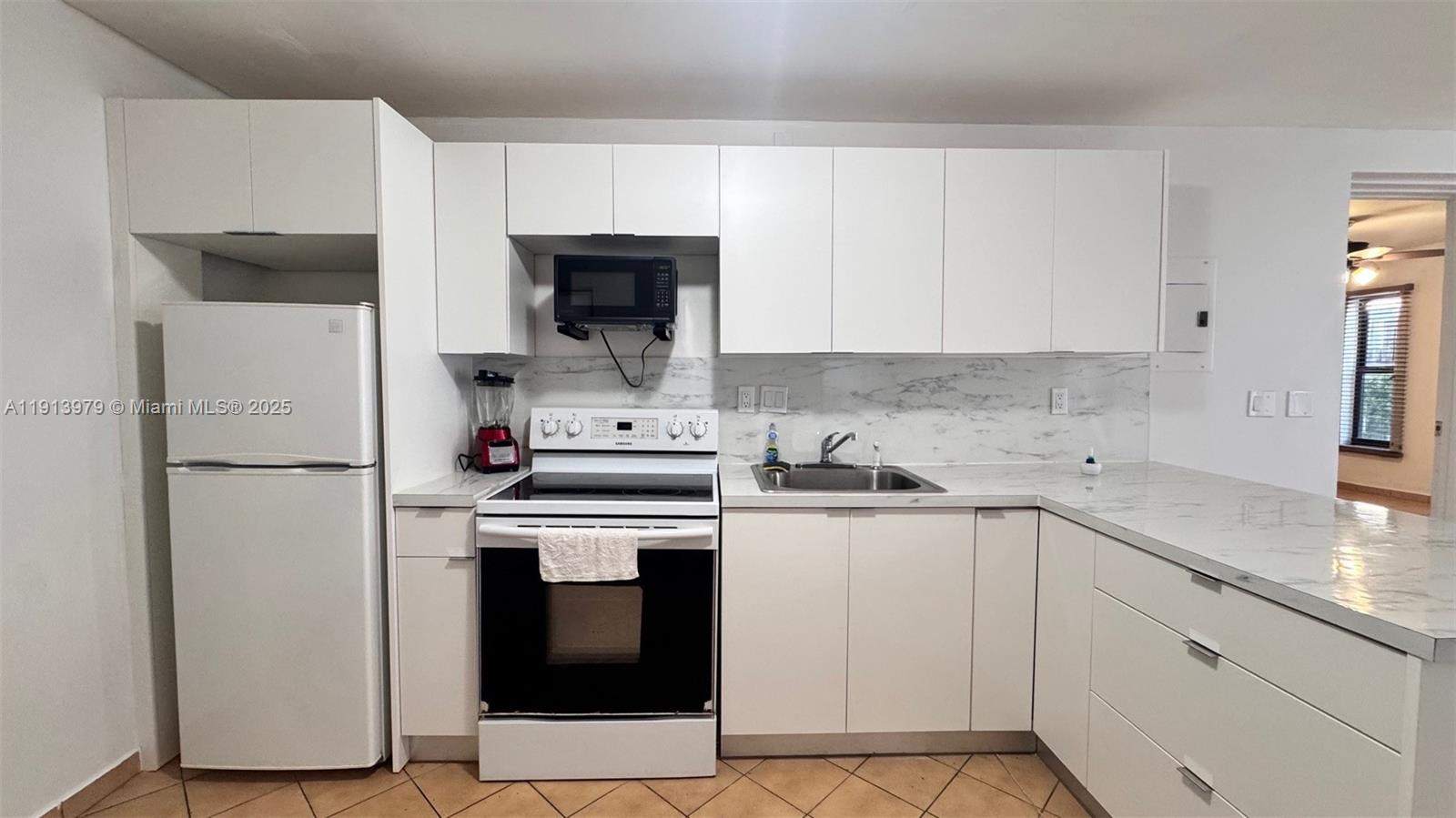 Ver detalles 11570 3 / 2 1401 sq. ft. $ 2025-11-13 0 foto