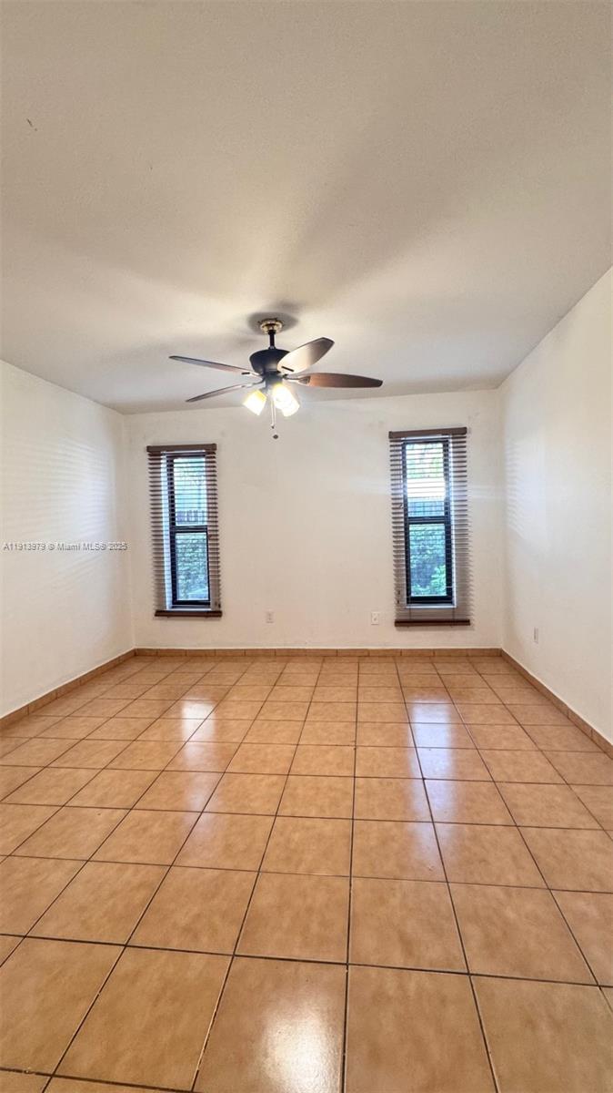 Ver detalles 11570 3 / 2 1401 sq. ft. $ 2025-11-13 0 foto