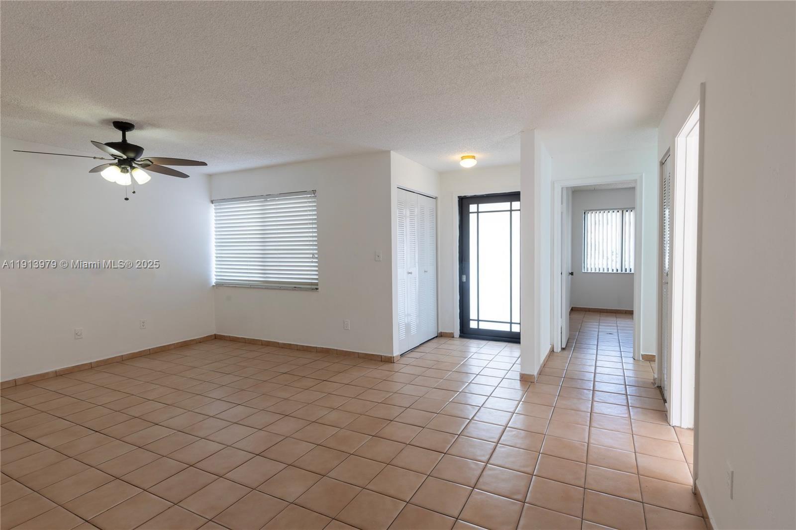 Ver detalles 11570 3 / 2 1401 sq. ft. $ 2025-11-13 0 foto