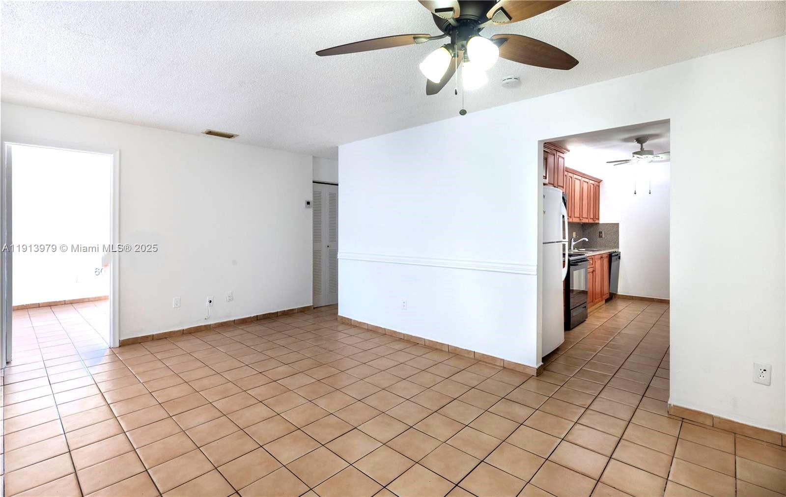 Ver detalles 11570 3 / 2 1401 sq. ft. $ 2025-11-13 0 foto