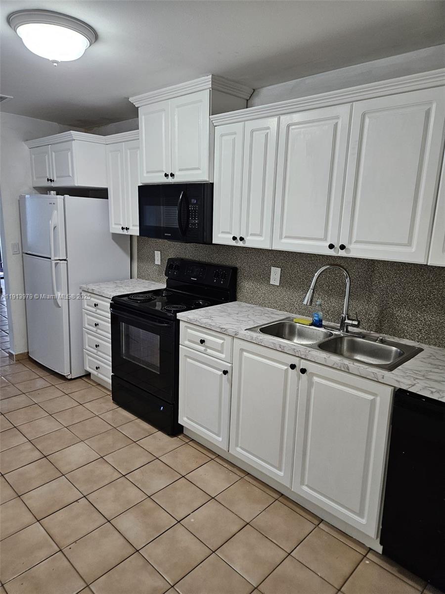 Ver detalles 11570 3 / 2 1401 sq. ft. $ 2025-11-13 0 foto