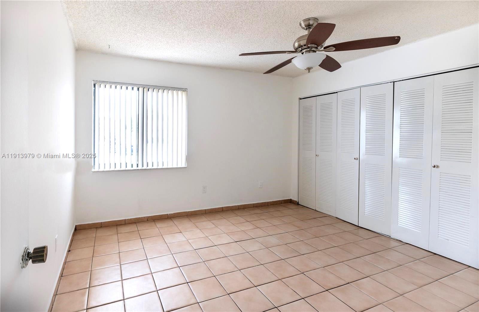 Ver detalles 11570 3 / 2 1401 sq. ft. $ 2025-11-13 0 foto