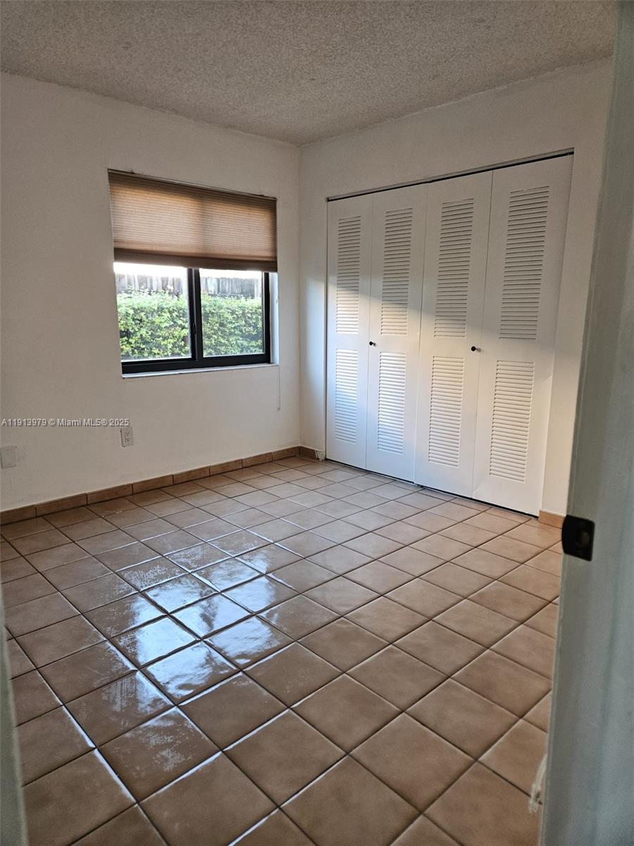 Ver detalles 11570 3 / 2 1401 sq. ft. $ 2025-11-13 0 foto