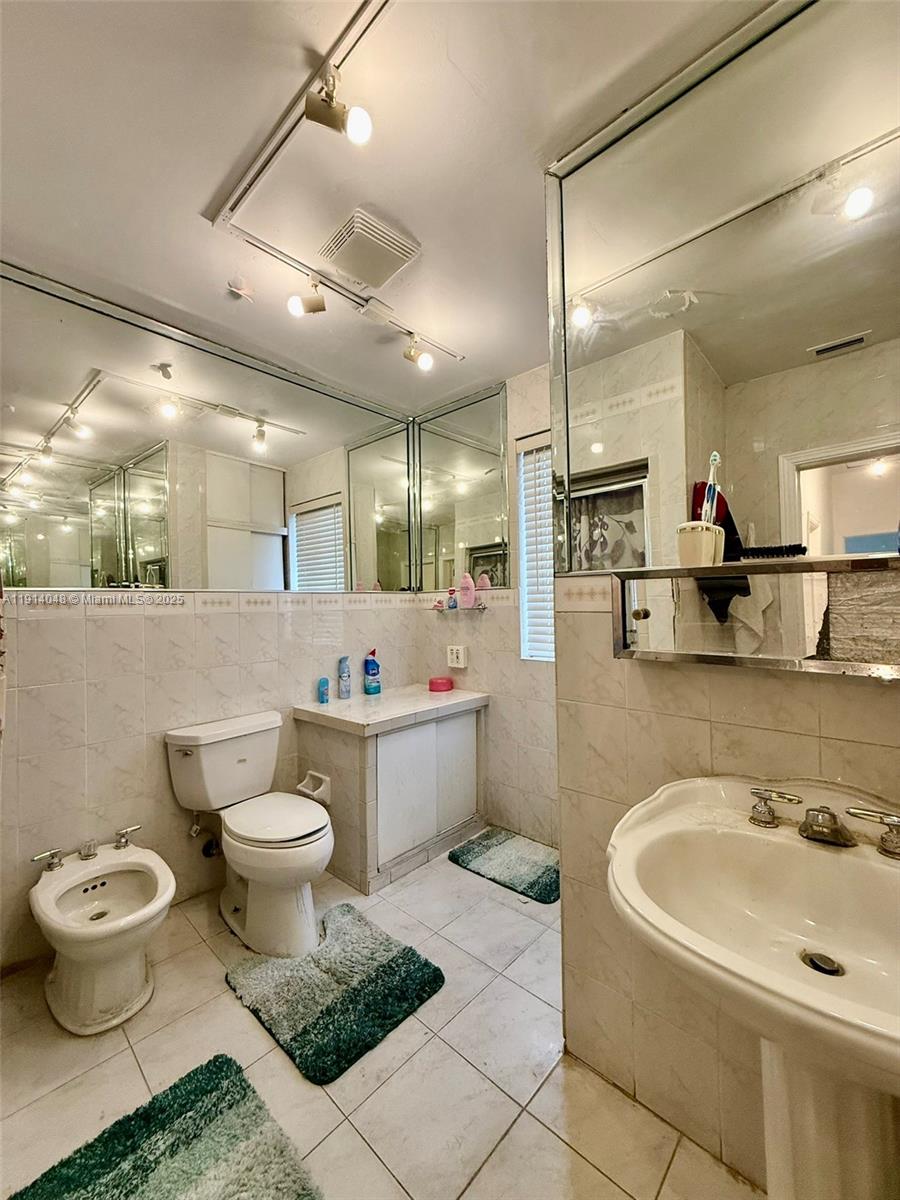 Подробнее / 1966 кв.футов $ 2025-11-14 0 Фото