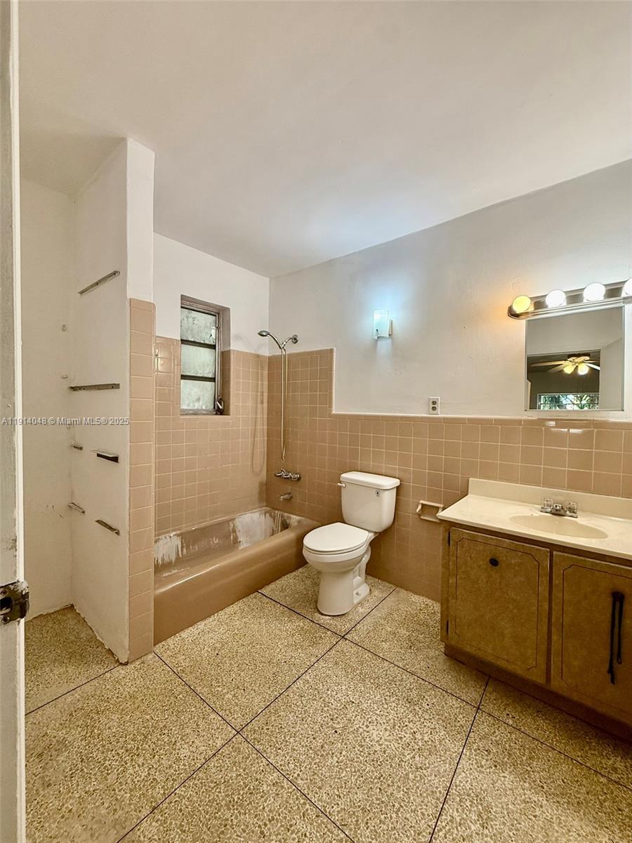 Подробнее / 1966 кв.футов $ 2025-11-14 0 Фото