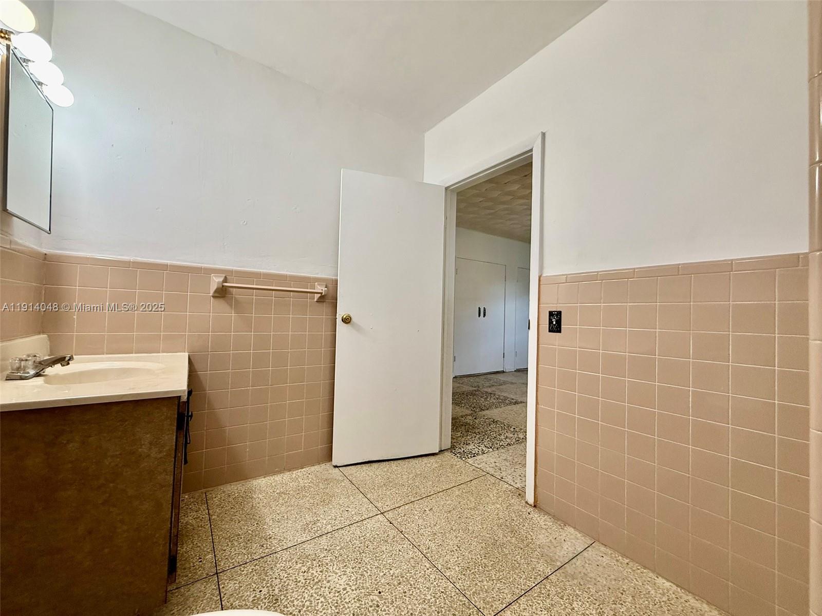 Подробнее / 1966 кв.футов $ 2025-11-14 0 Фото