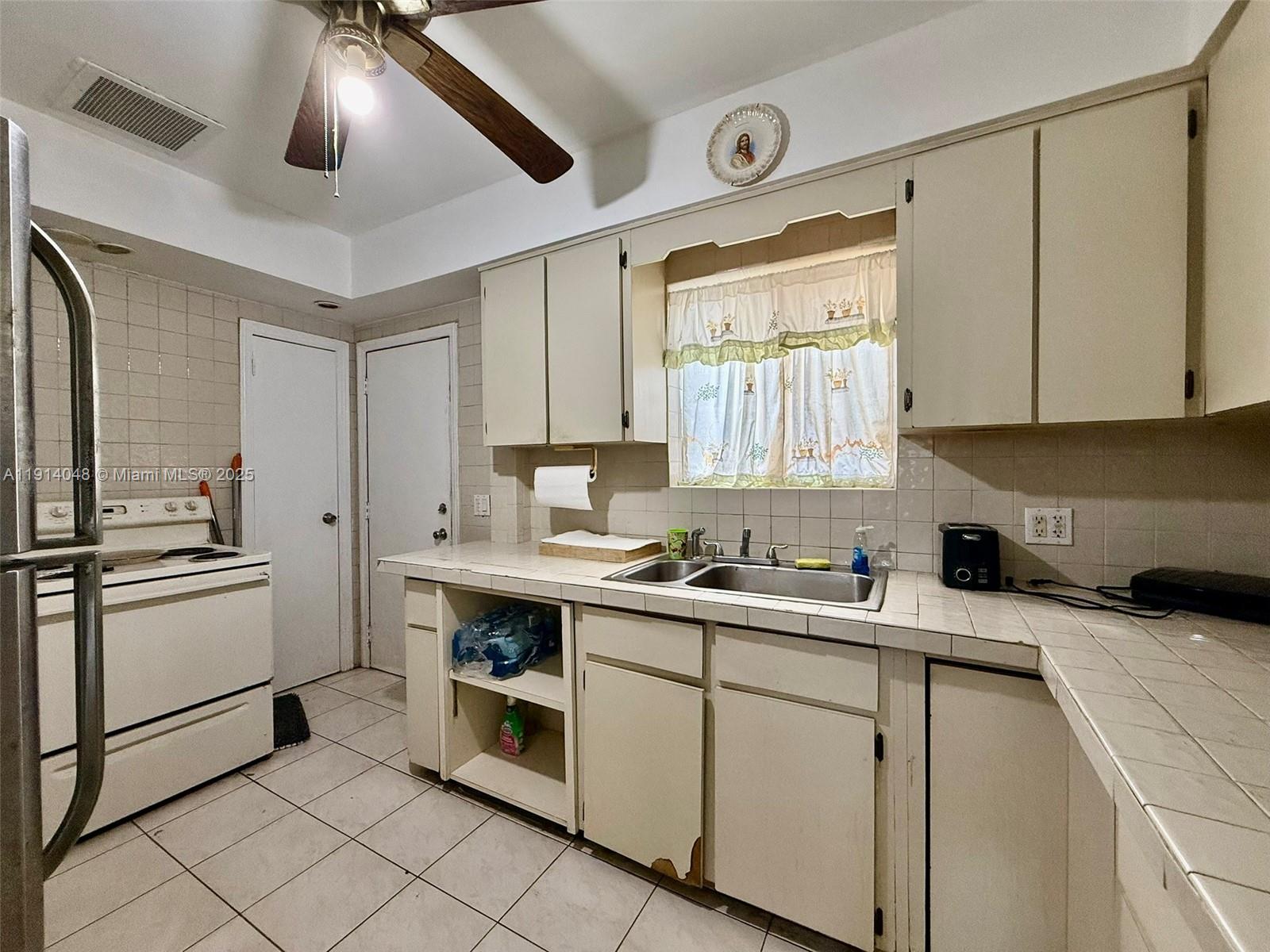 Подробнее / 1966 кв.футов $ 2025-11-14 0 Фото