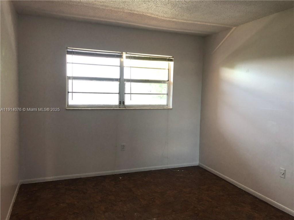 403-1 2 / 2 1317 sq. ft. $ 2025-11-14 0 Photo