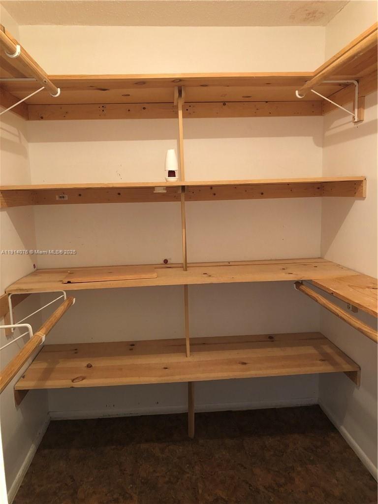 403-1 2 / 2 1317 sq. ft. $ 2025-11-14 0 Photo