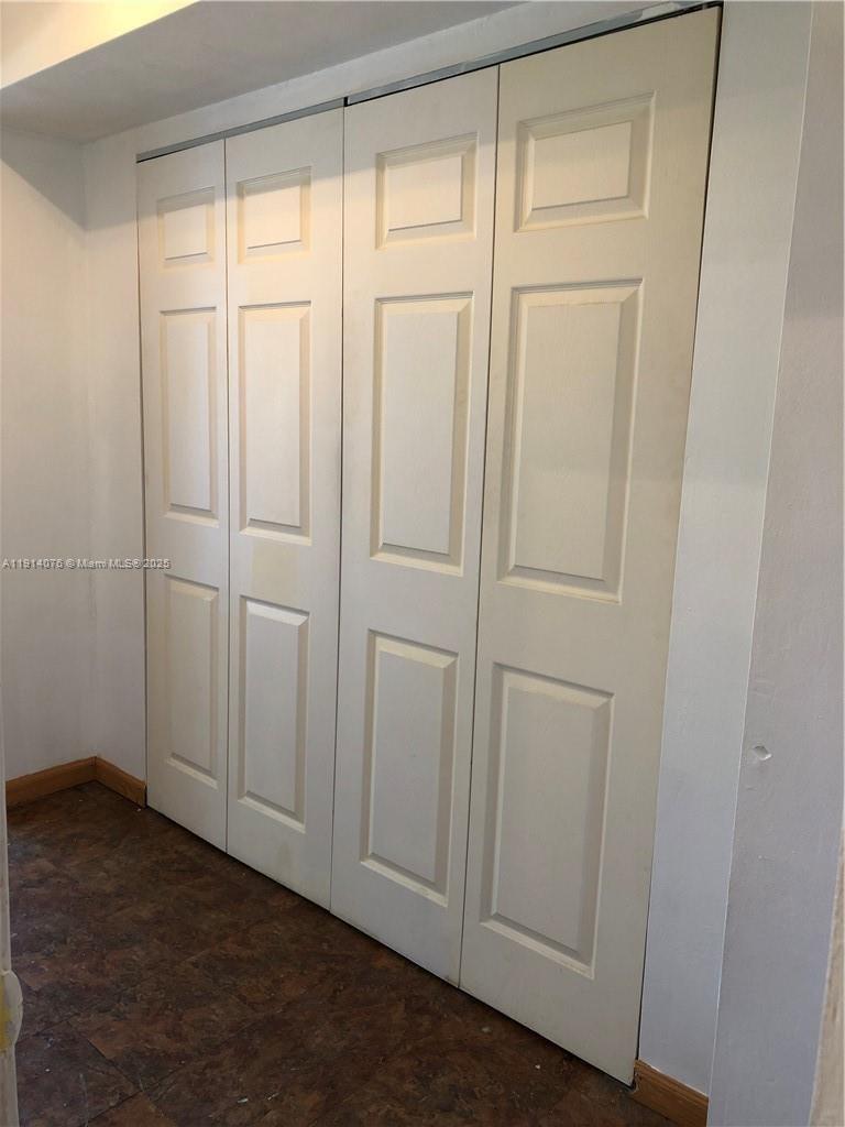 403-1 2 / 2 1317 sq. ft. $ 2025-11-14 0 Photo