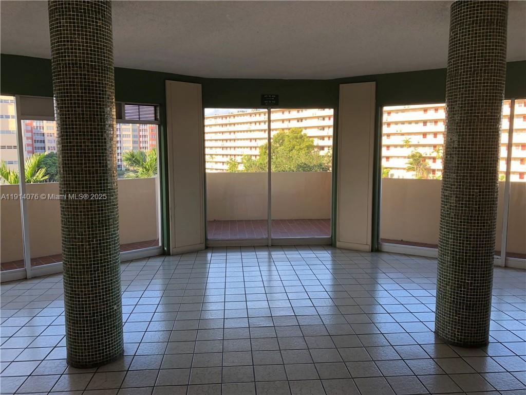 403-1 2 / 2 1317 sq. ft. $ 2025-11-14 0 Photo