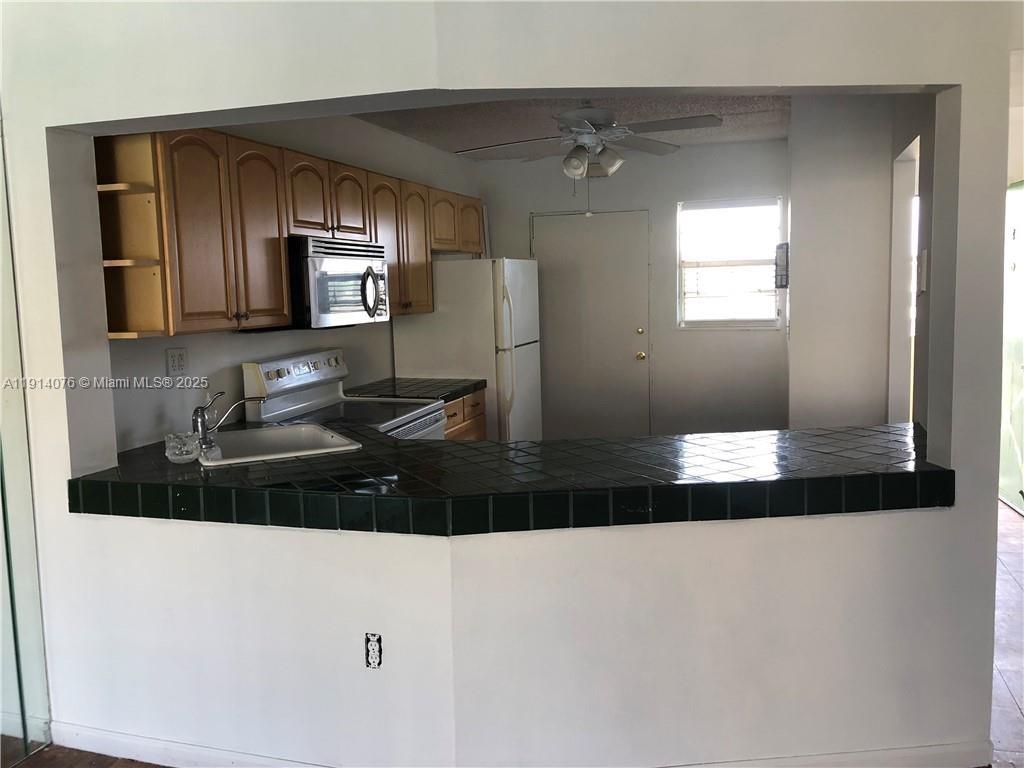 403-1 2 / 2 1317 sq. ft. $ 2025-11-14 0 Photo