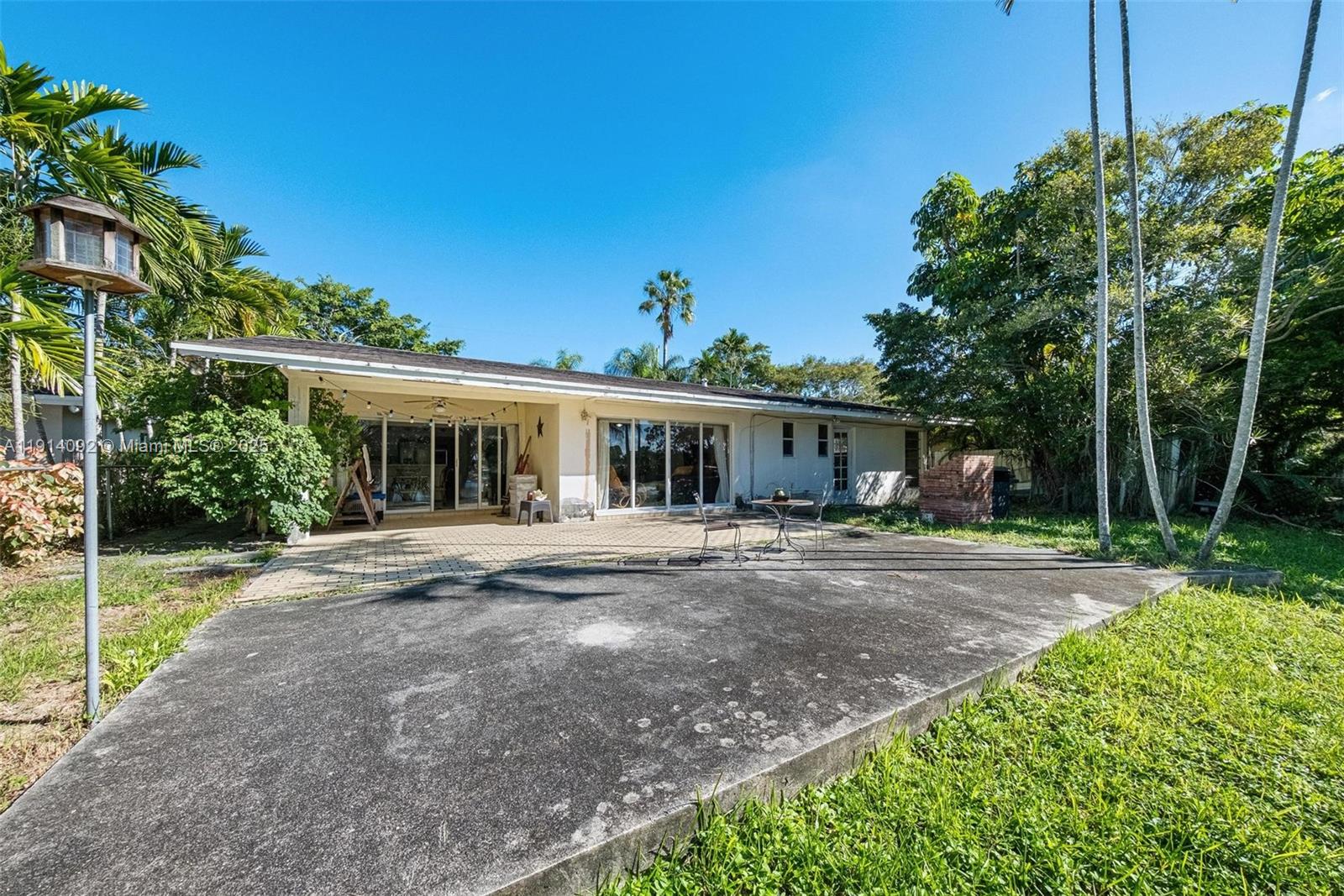   /   sq. ft. $ 2025-11-14 0 foto