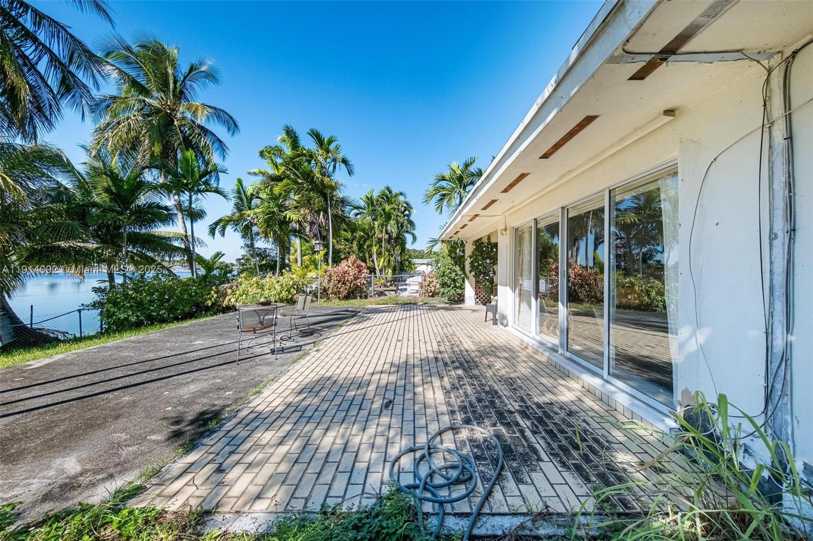   /   sq. ft. $ 2025-11-14 0 foto