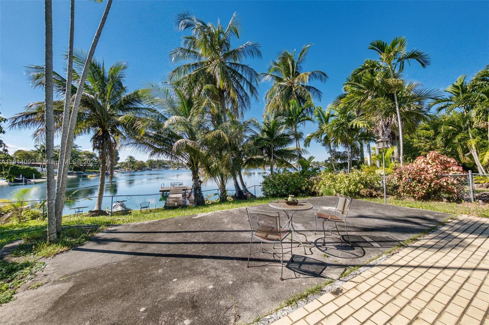   /   sq. ft. $ 2025-11-14 0 foto