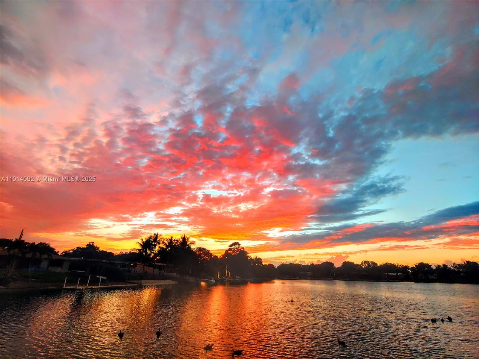   /   кв.футов $ 2025-11-14 0 Фото