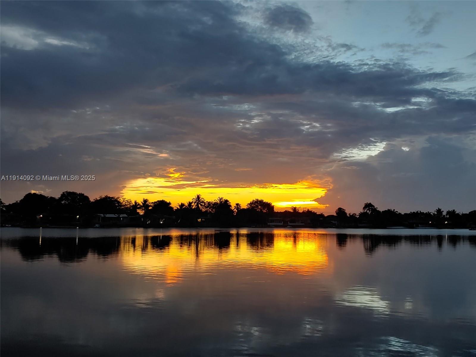   /   кв.футов $ 2025-11-14 0 Фото