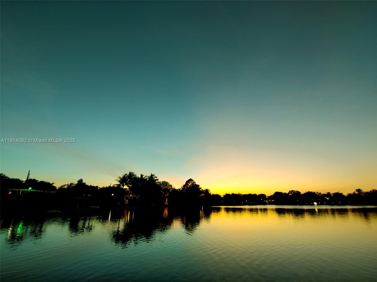   /   кв.футов $ 2025-11-14 0 Фото