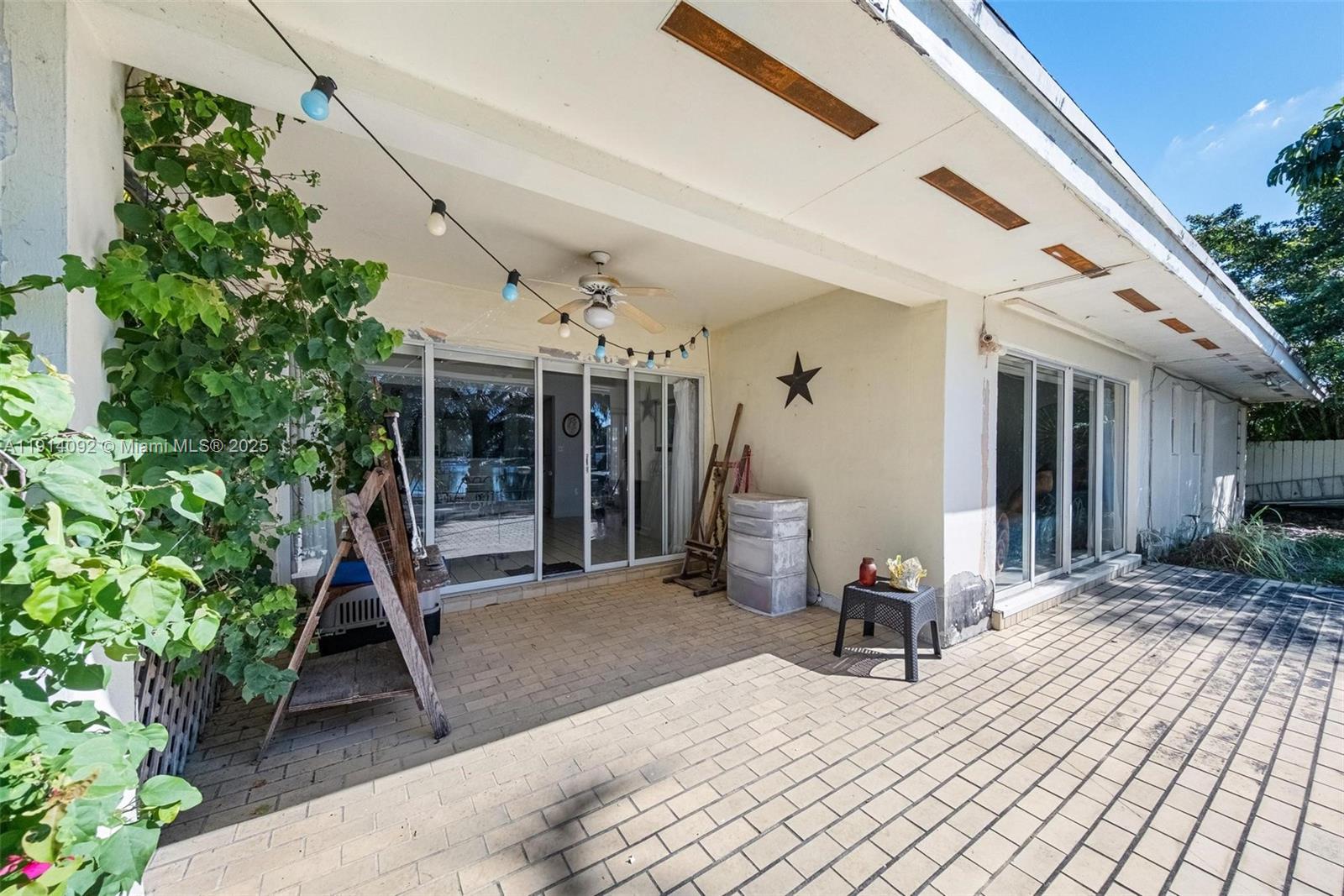   /   sq. ft. $ 2025-11-14 0 foto