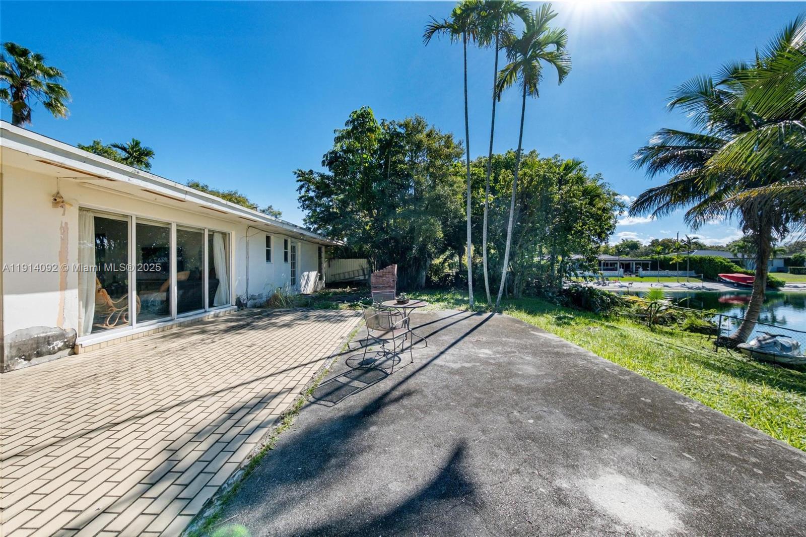   /   sq. ft. $ 2025-11-14 0 foto