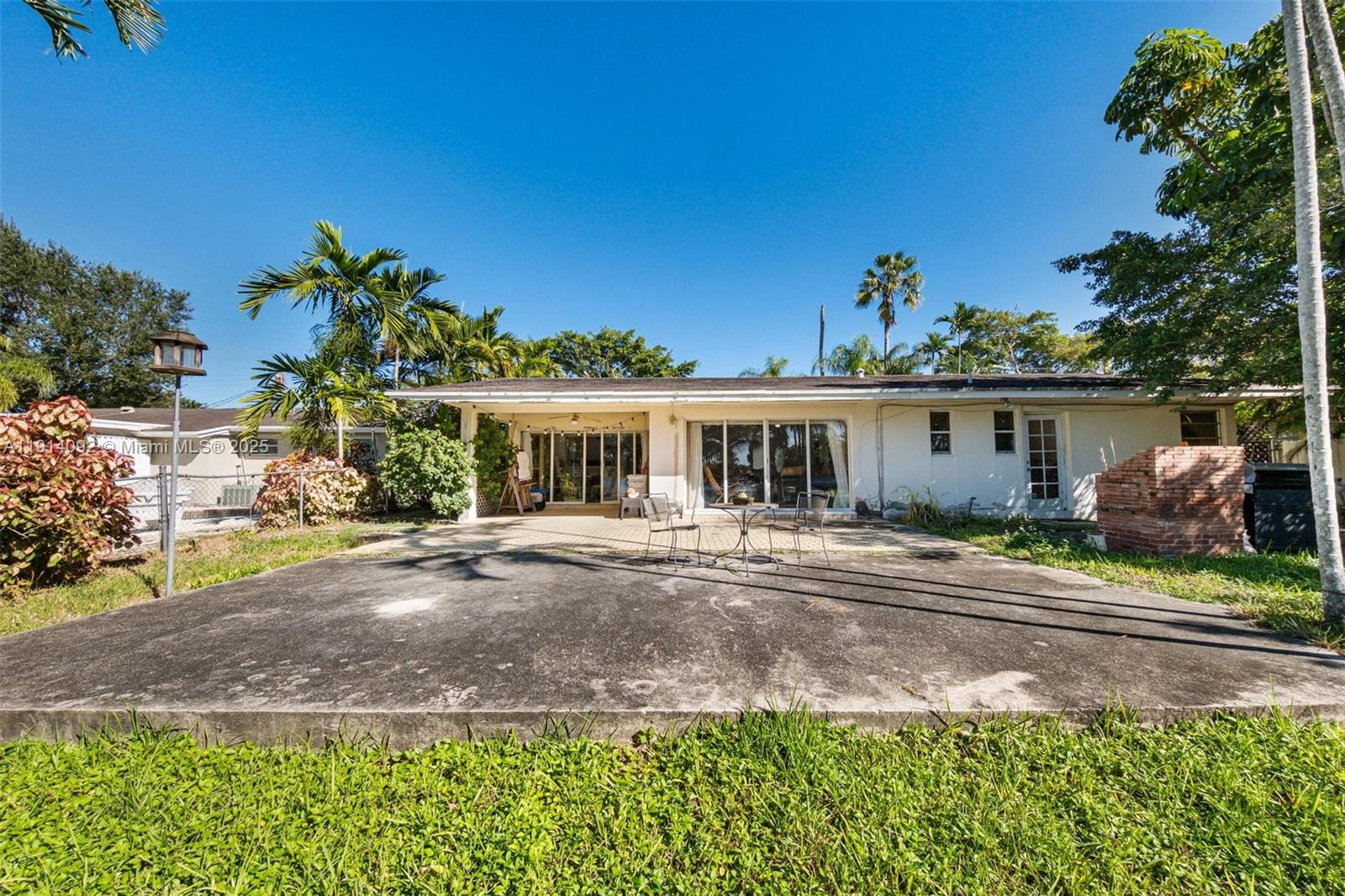   /   sq. ft. $ 2025-11-14 0 foto