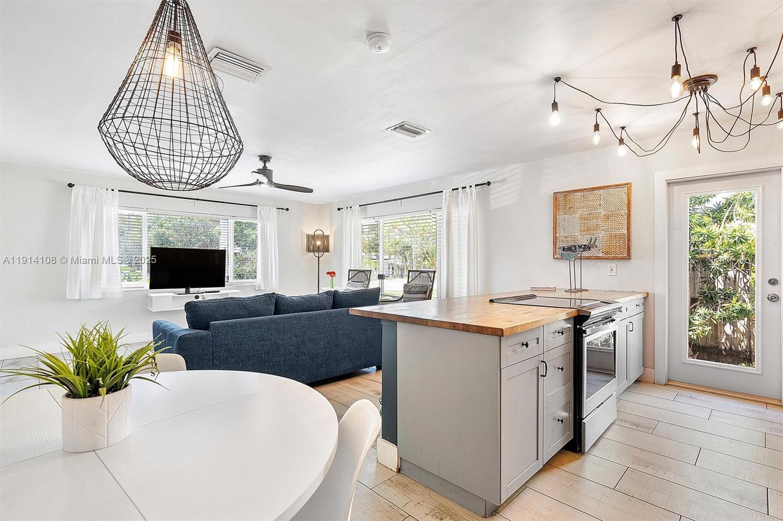 See details / 1752 sq. ft. $ 2025-11-14 0 Photo