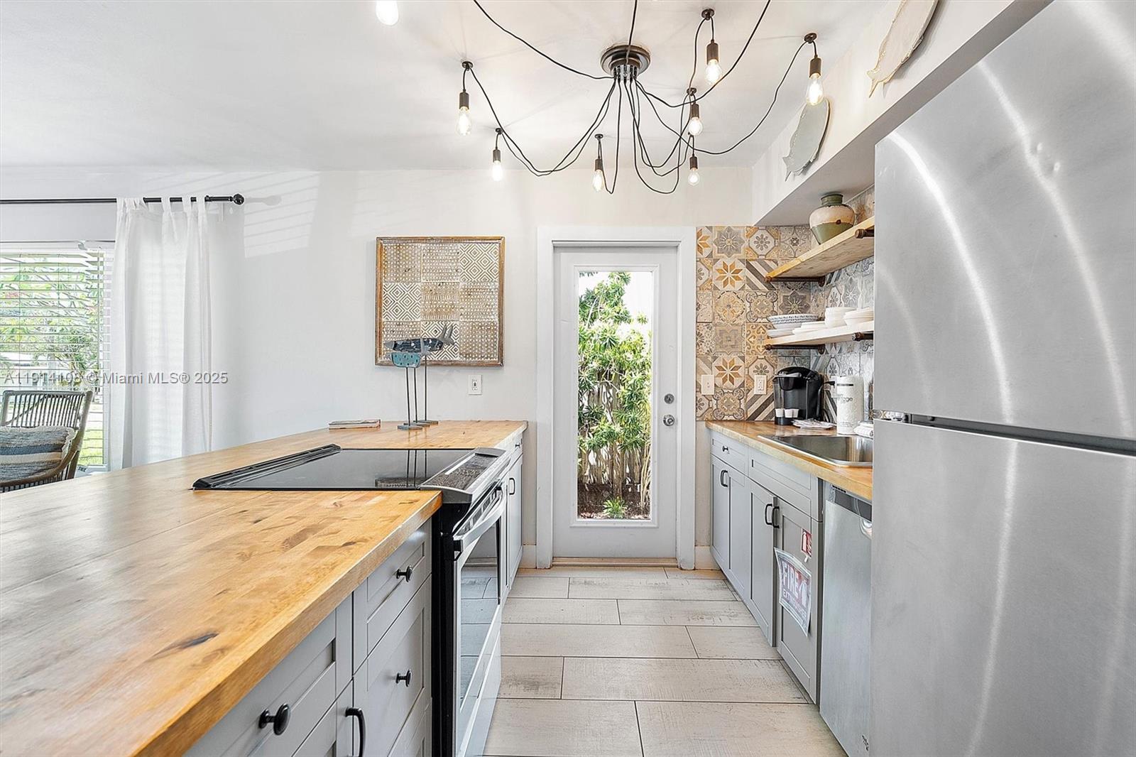 See details / 1752 sq. ft. $ 2025-11-14 0 Photo