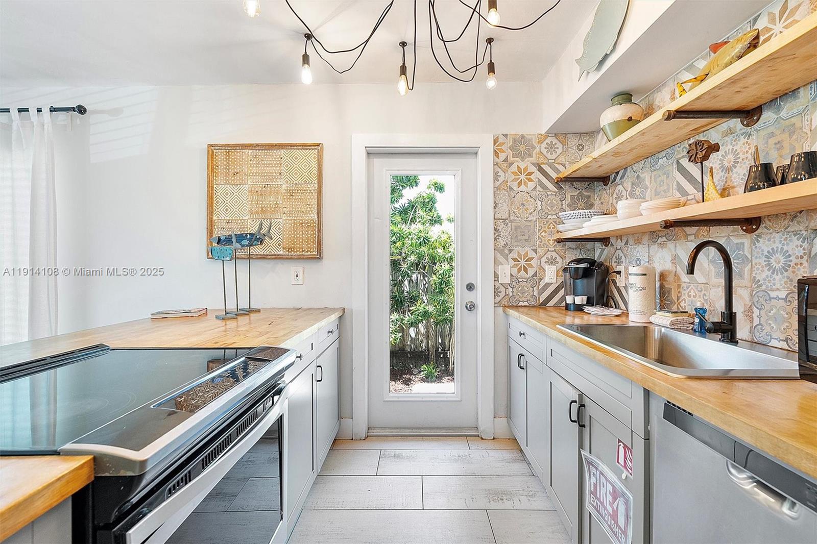 See details / 1752 sq. ft. $ 2025-11-14 0 Photo