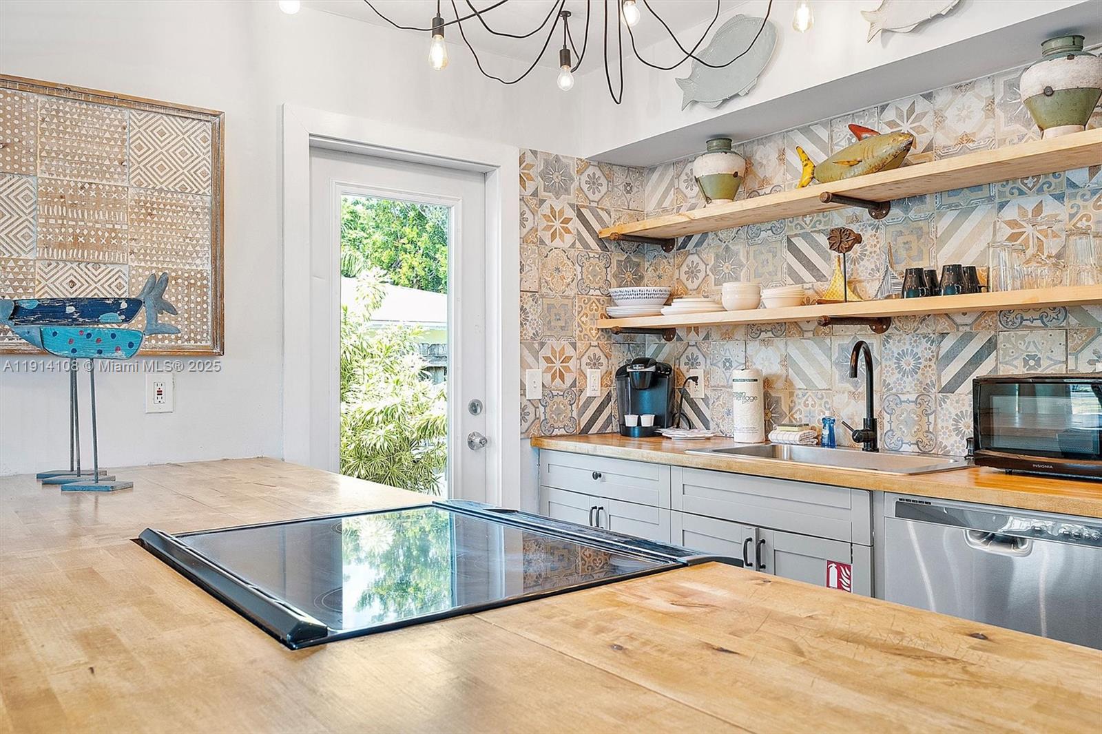 See details / 1752 sq. ft. $ 2025-11-14 0 Photo