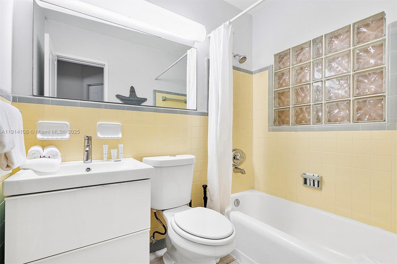 See details / 1752 sq. ft. $ 2025-11-14 0 Photo