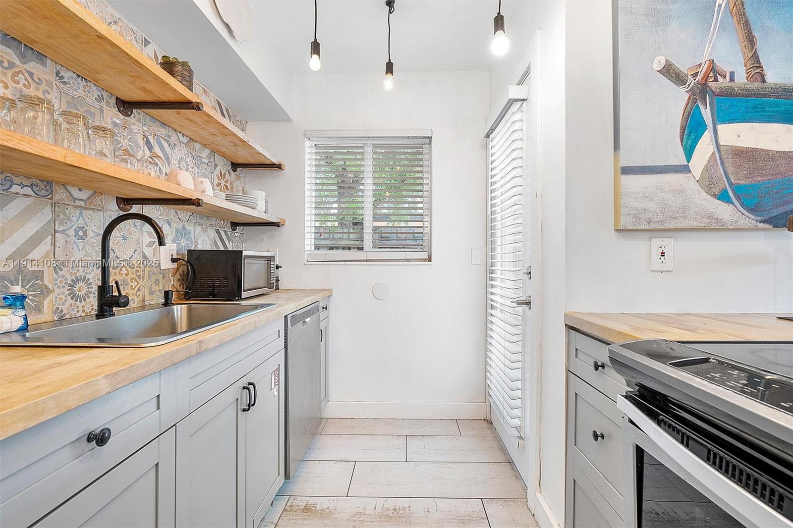 See details / 1752 sq. ft. $ 2025-11-14 0 Photo